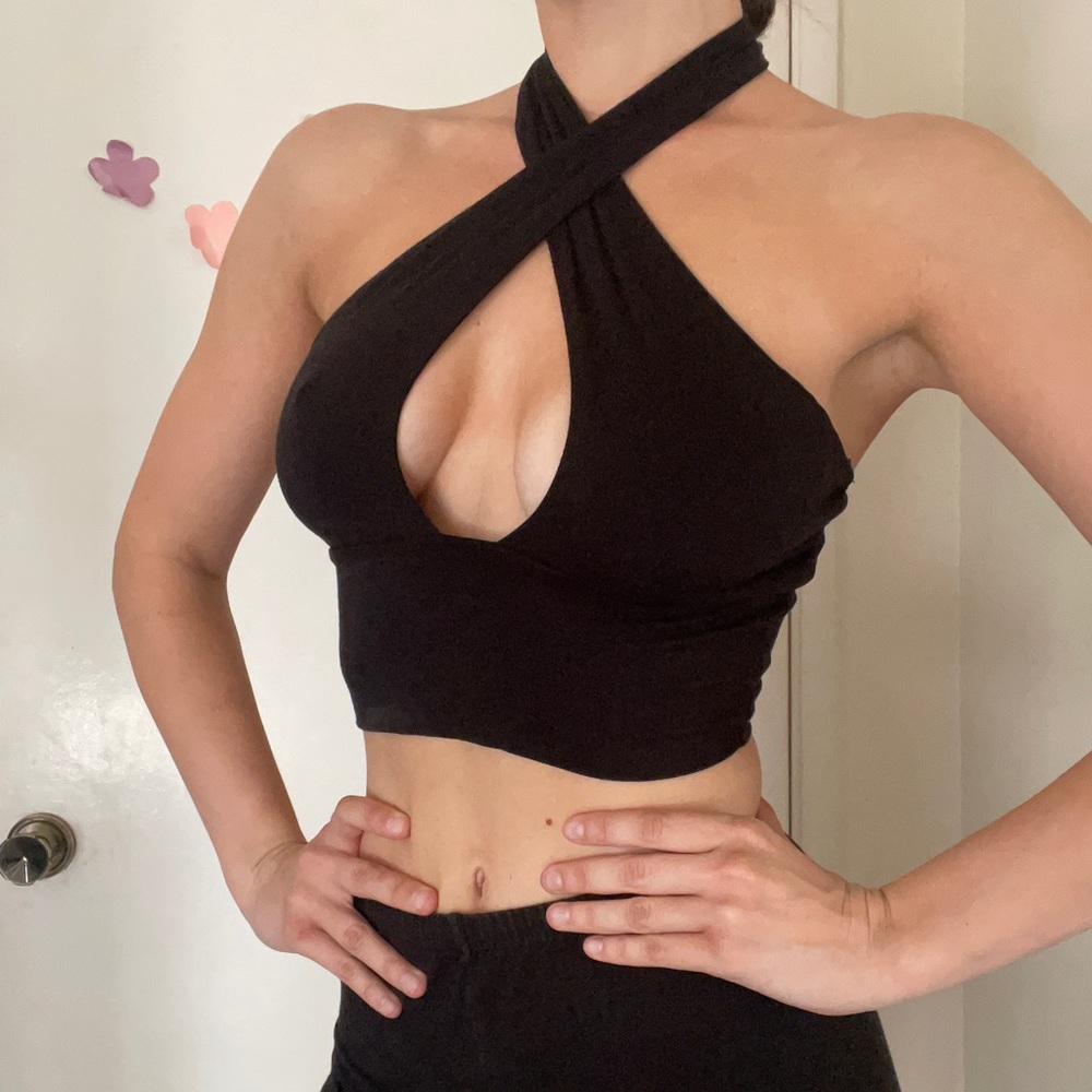 PAPAYA HALTER NECK SEXY BLACK TOP🖤